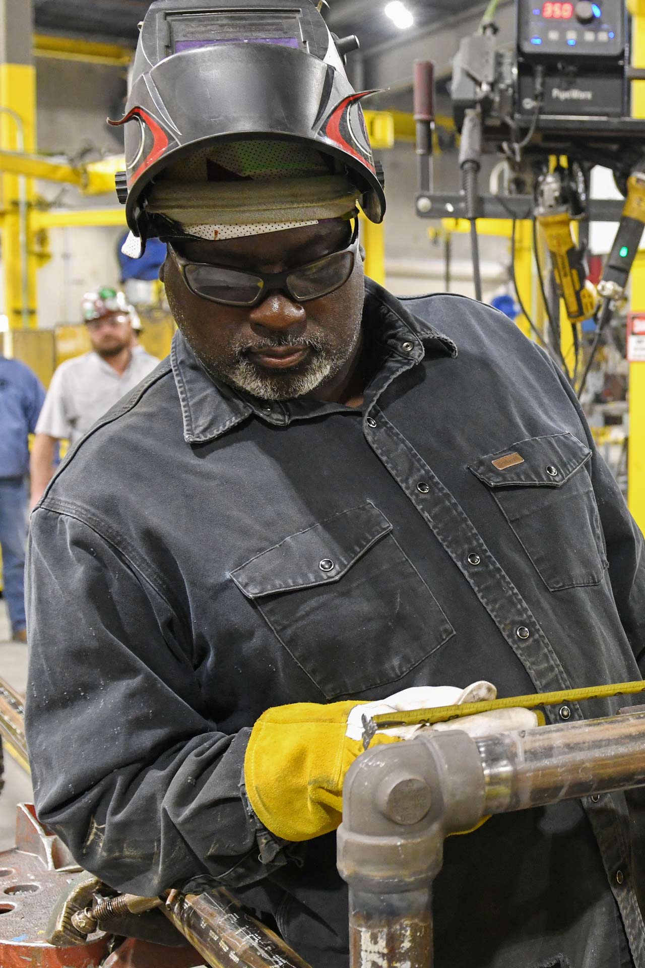 UA Pipefitter Measuring Pipe | United Association